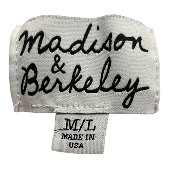 Madison + Berkeley fleece sweatshirt pink. Crew neck size Medium/Large. - Picture 10 of 10